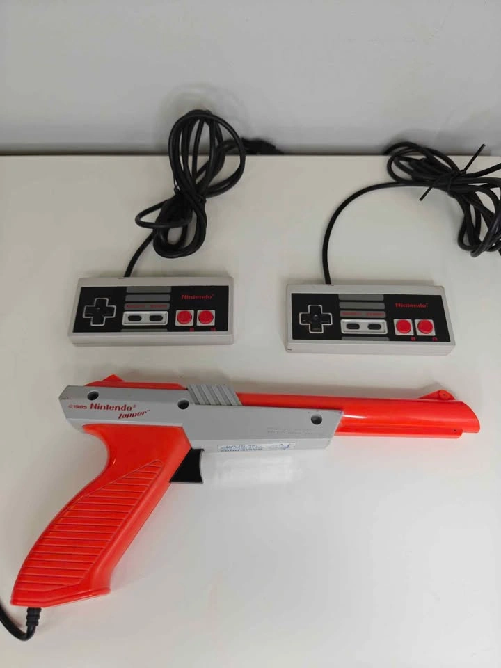 original Nintendo Entertainment System (NES) console with contro - photo 2