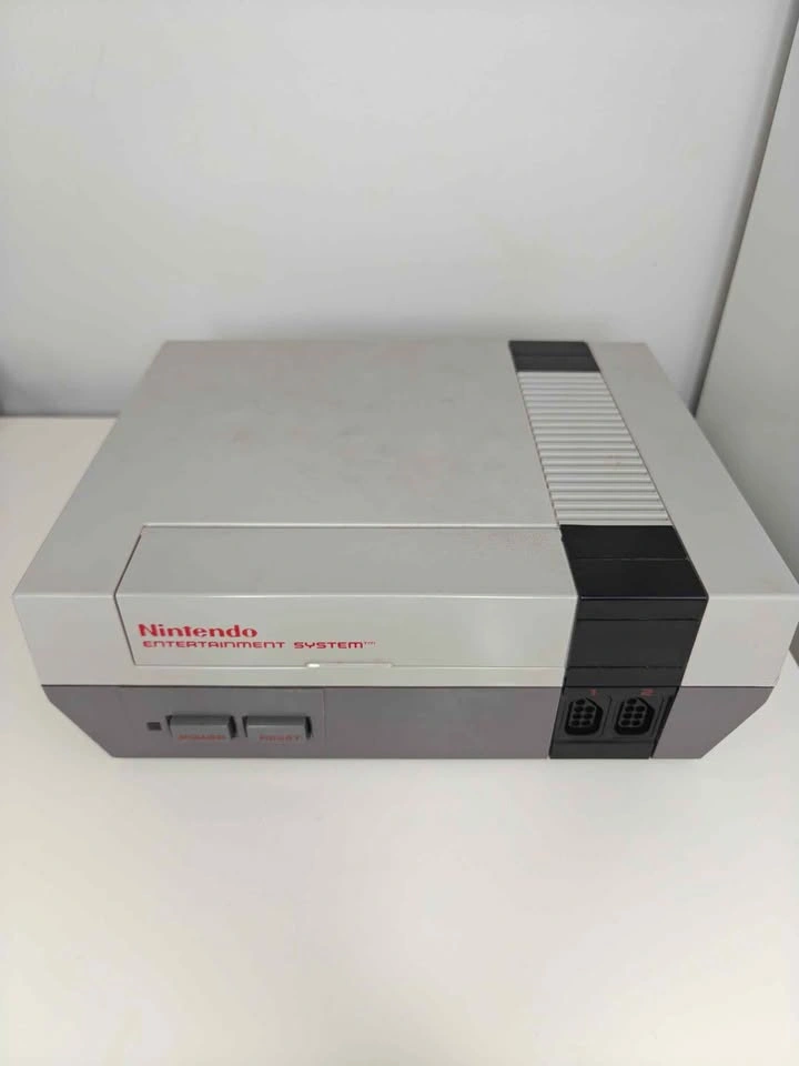 original Nintendo Entertainment System (NES) console with contro - photo 4