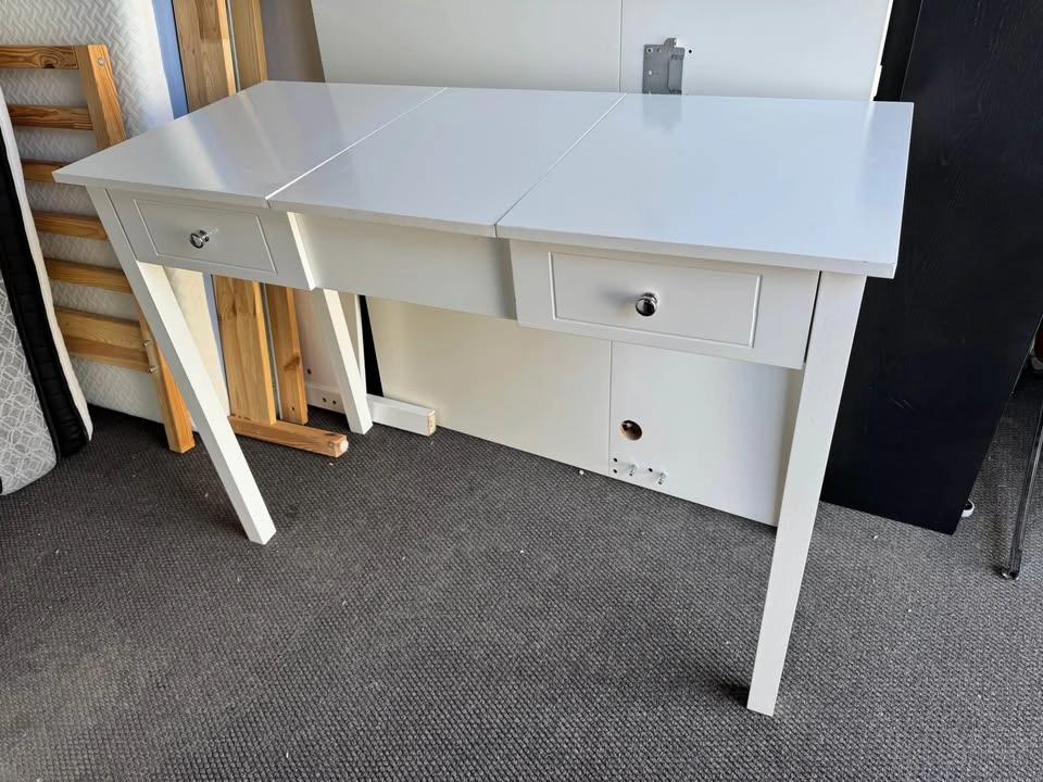 desk with mirror - photo 2