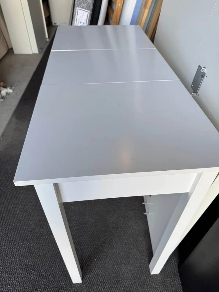 desk with mirror - photo 3
