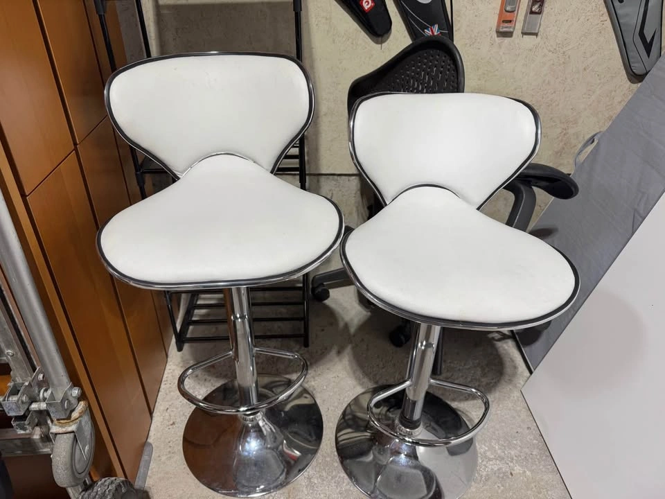 2 bar stools - photo 2