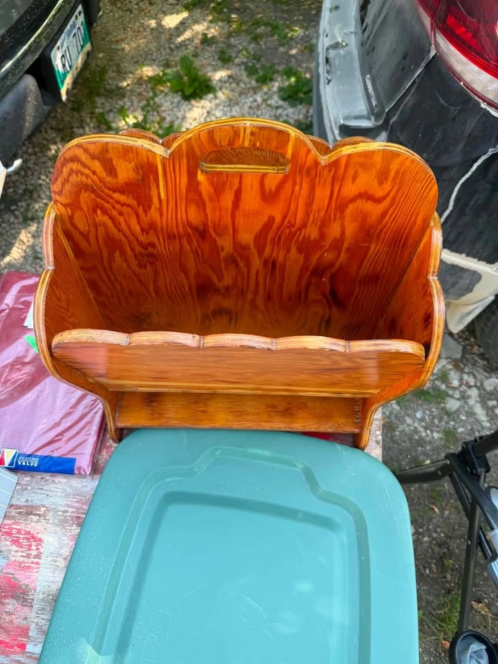 Vintage Wooden Scalloped Magazine Rack - photo 2