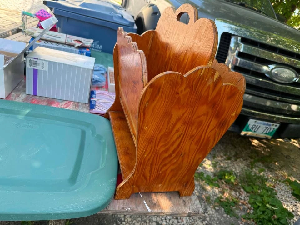Vintage Wooden Scalloped Magazine Rack - photo 3
