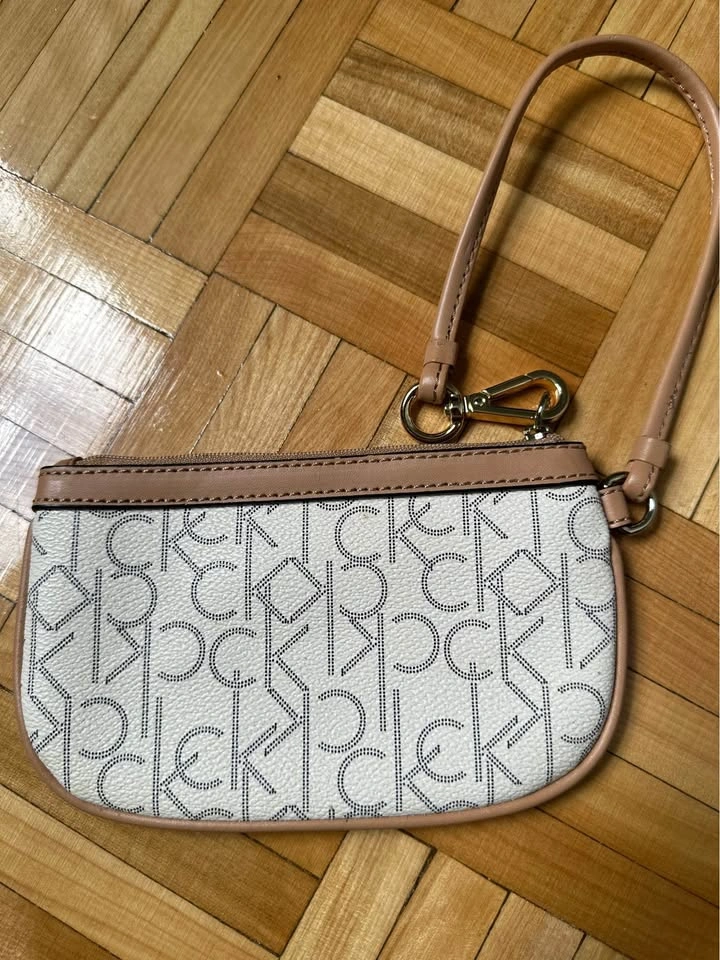 Calvin Klein wristlet - photo 2