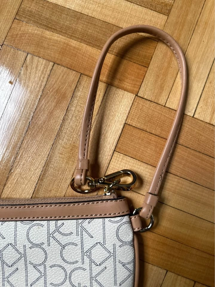 Calvin Klein wristlet - photo 3