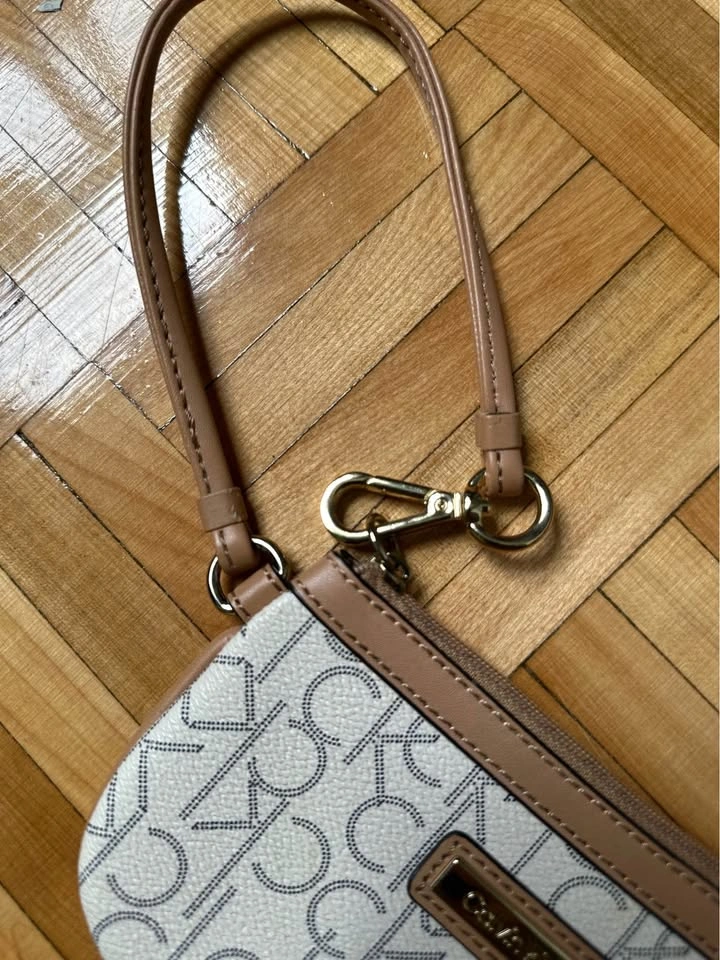 Calvin Klein wristlet - photo 4