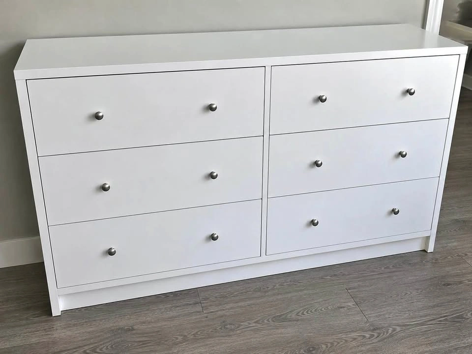 Like NEW white 6 drawer dresser