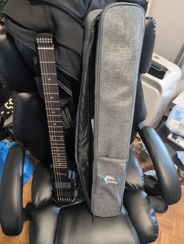Batking Travel Guitar with Gig Bag (some wear)