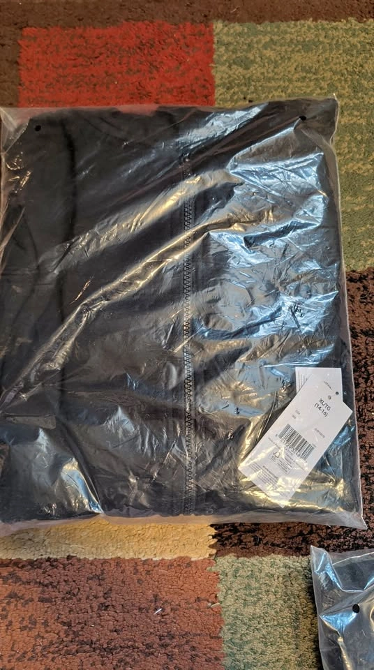 Black Hoodie XL/TG (14-16)