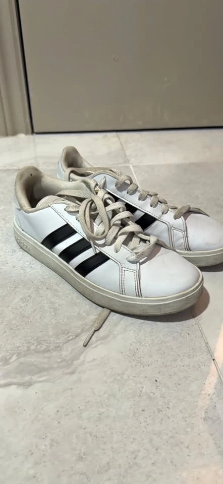 Adidas Sneakers Size 6 US