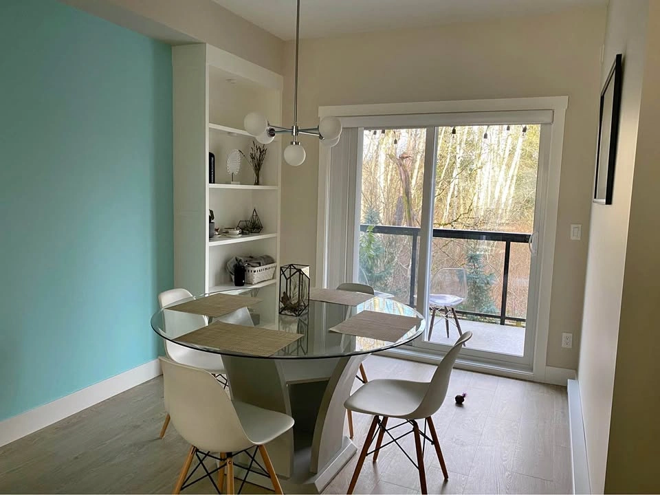 Round Glass Dining Table with 4 Eames-Style Chairs