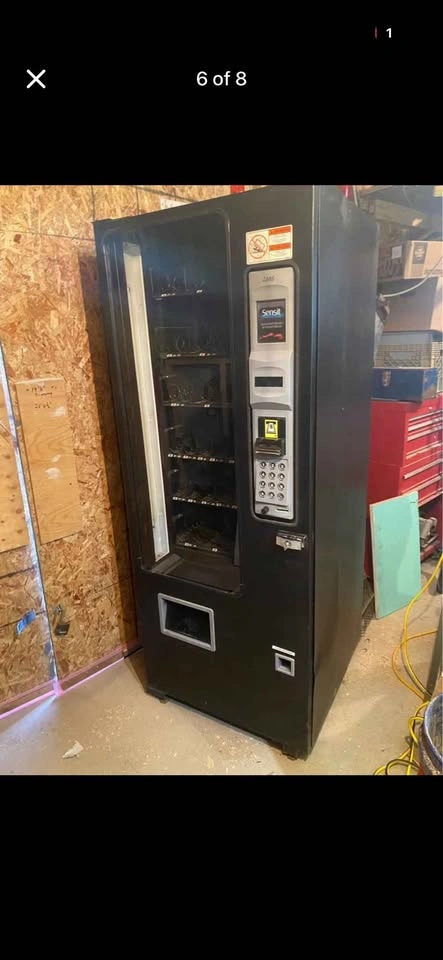 Used Vending Machine - photo 3