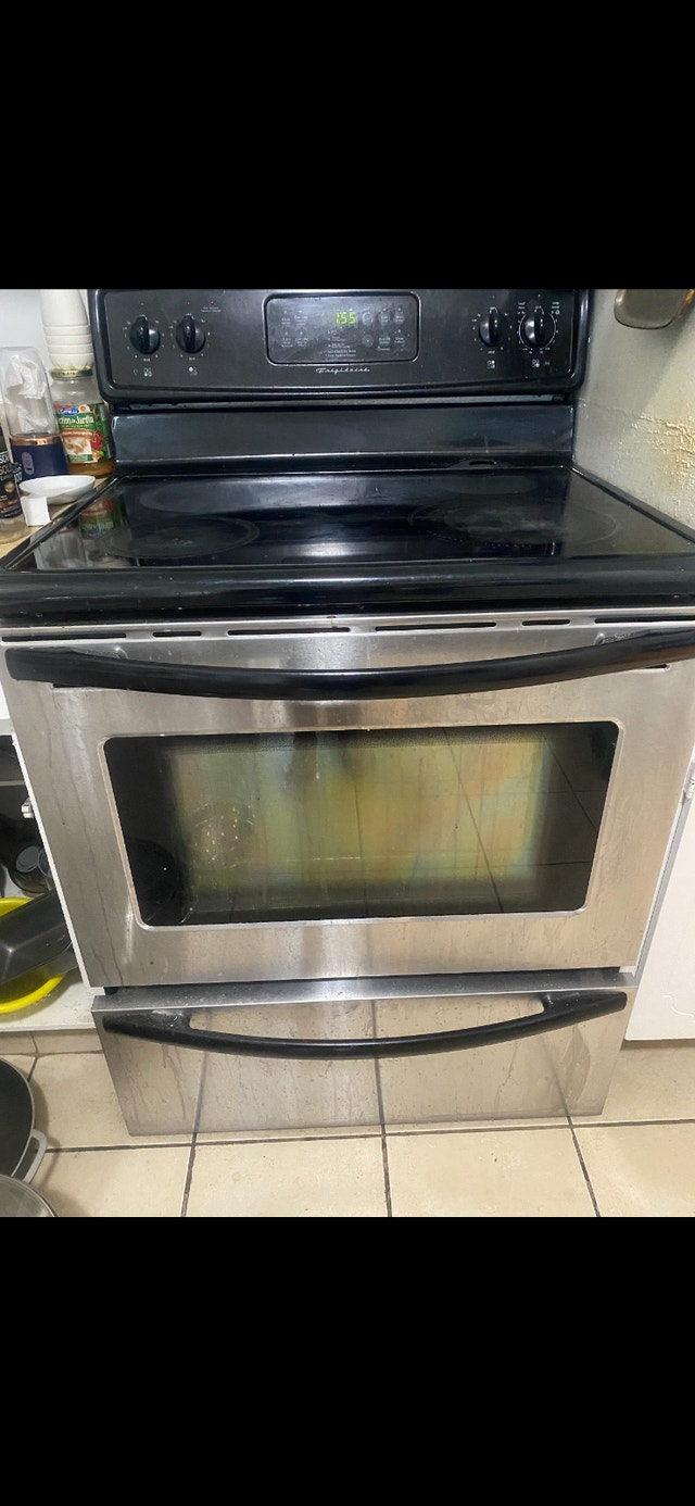 Frigidaire Stainless Steel Range/Glass Cooktop (Great Condition)