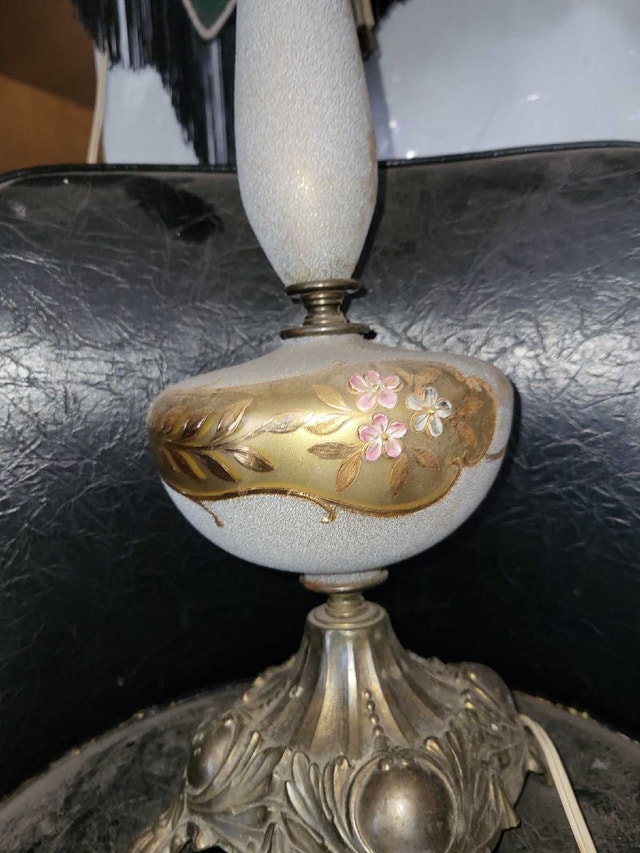Vintage Floral Table Lamp with Fringe Shade