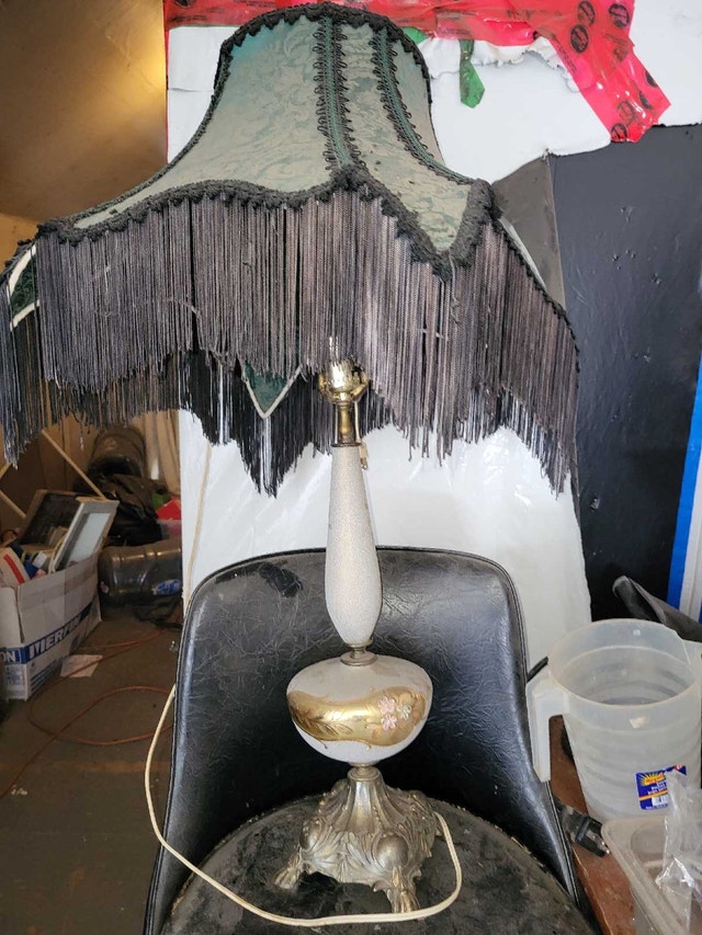 Vintage Floral Table Lamp with Fringe Shade - photo 2