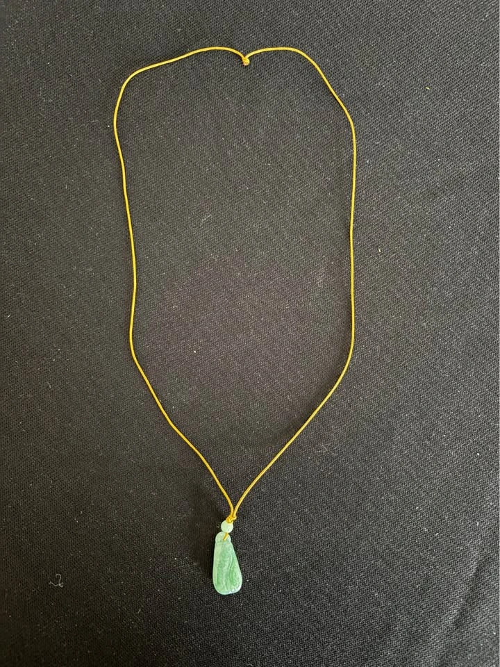 Beautiful jade pendant necklace - photo 2