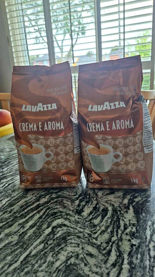 Lavazza Crema e Aroma Whole Bean Coffee 2 x 1kg