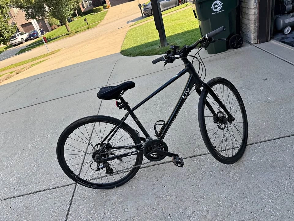 Two Fitness Hybrid Bikes: Giant Escape 2 & Liv Alight 2 Disc