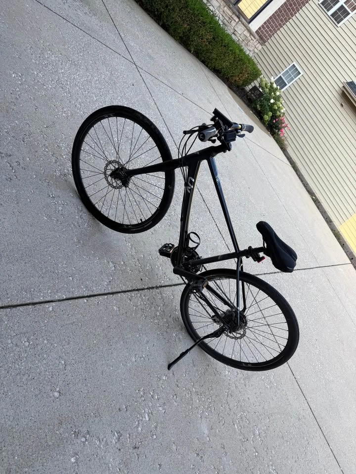 Two Fitness Hybrid Bikes: Giant Escape 2 & Liv Alight 2 Disc - photo 2