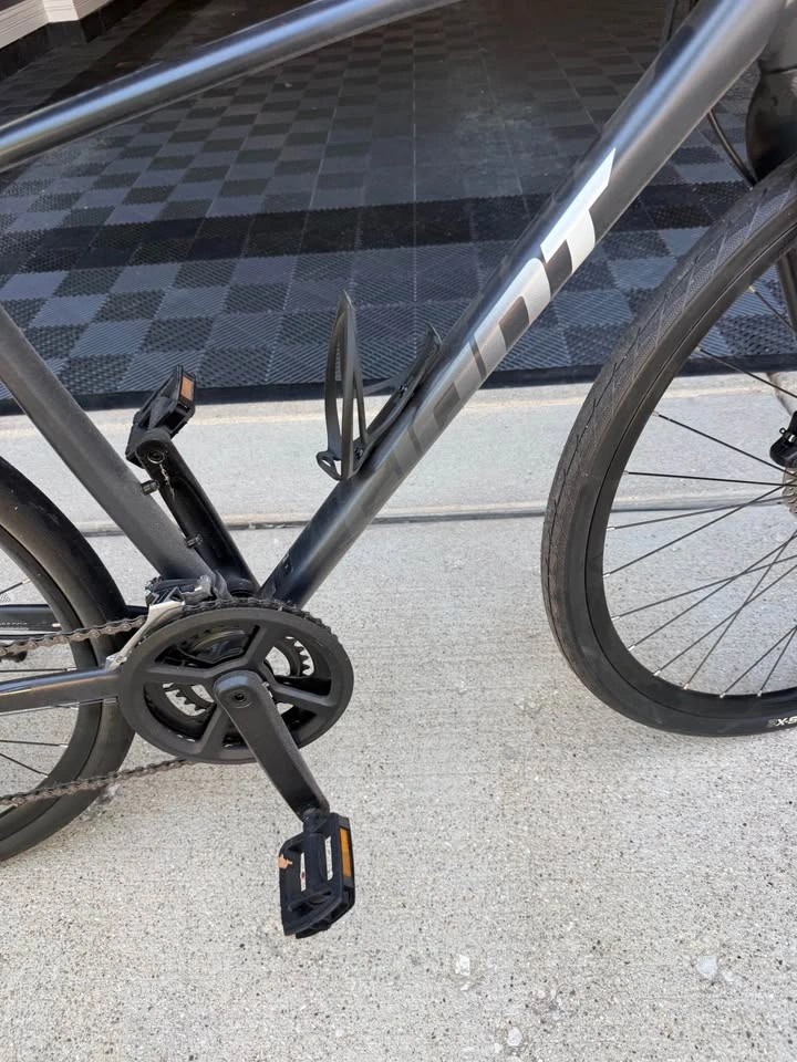 Two Fitness Hybrid Bikes: Giant Escape 2 & Liv Alight 2 Disc - photo 4