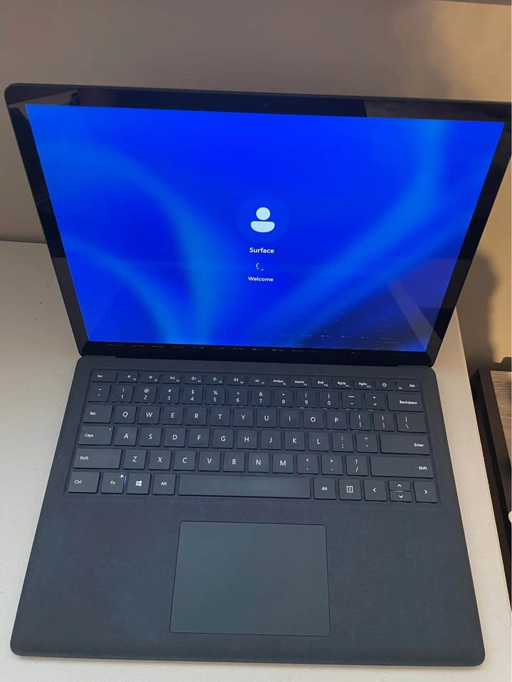 Microsoft surface i5 7th Gen - photo 2