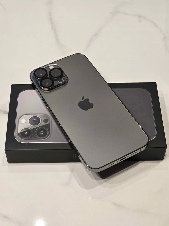 iPhone 13 Pro Max 128GB - Grey | Unlocked | Excellent Condition - photo 2