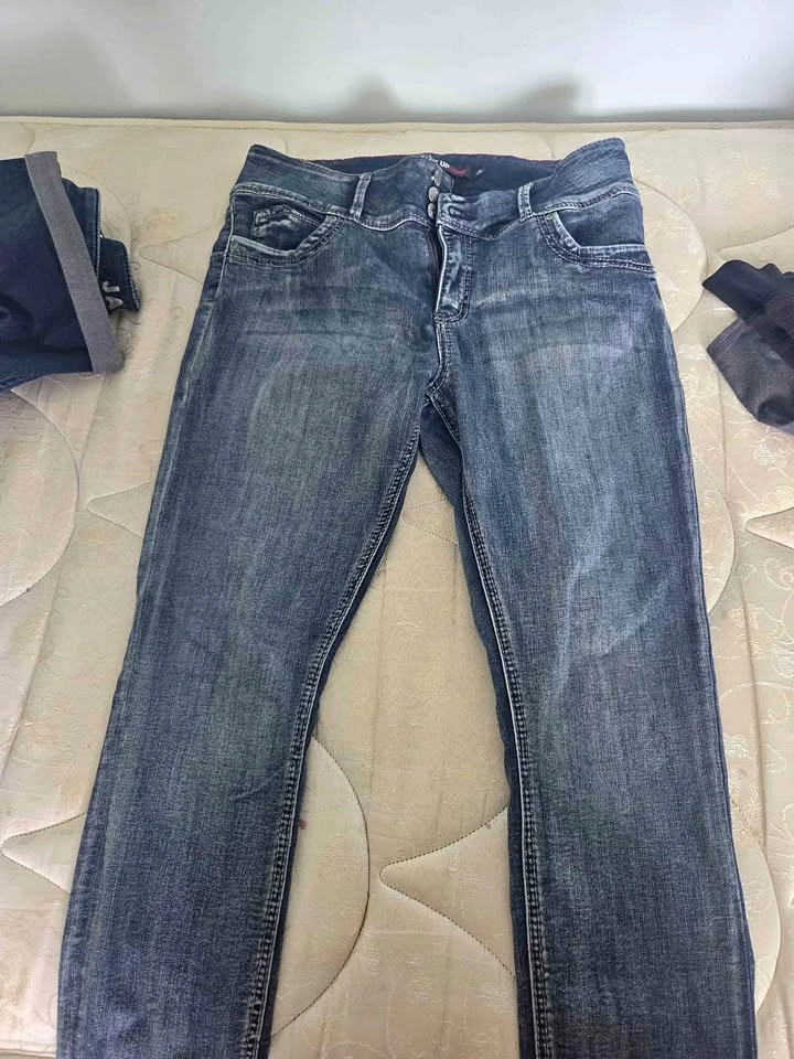 Size 32 Womens Bottums Up Skinny Jeans