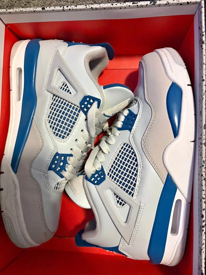 Air Jordan 4 Retro Military Blue