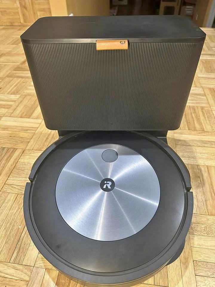 iRobot Roomba j7+ Self-Emptying Robot Vacuum