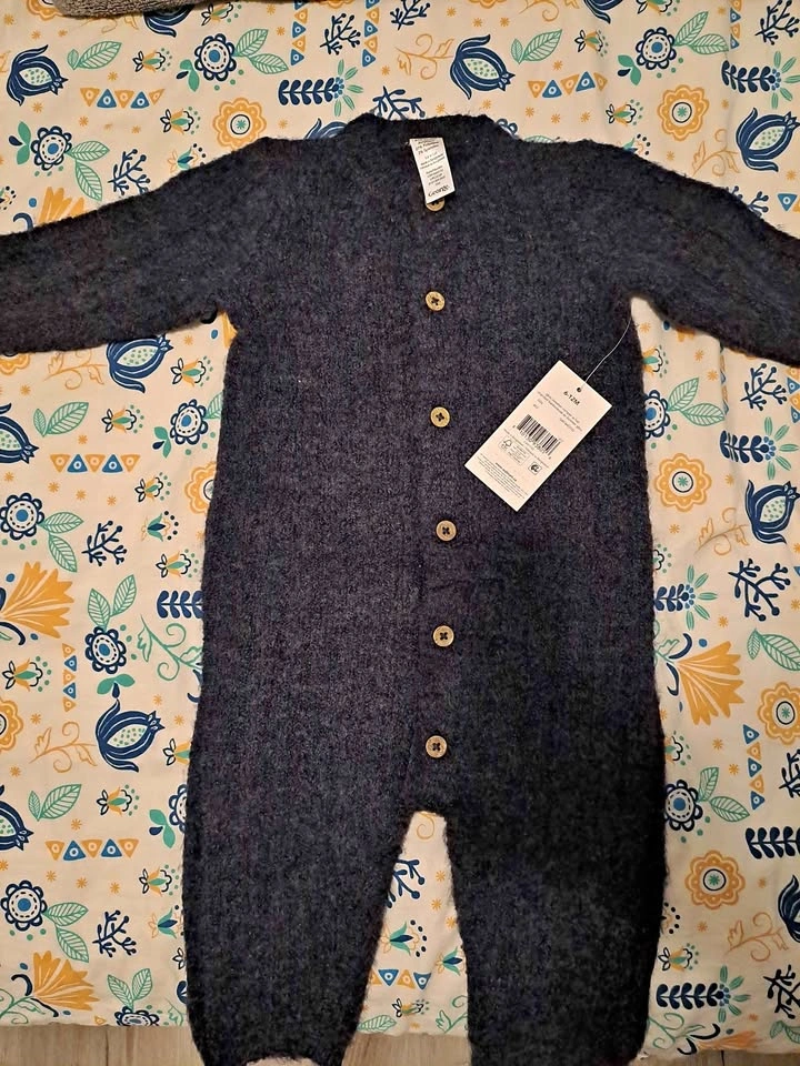 Brand New with tags - Baby sweater romper 6-12 m