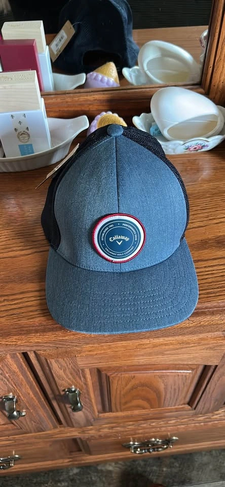 BNWT golf hats - photo 3