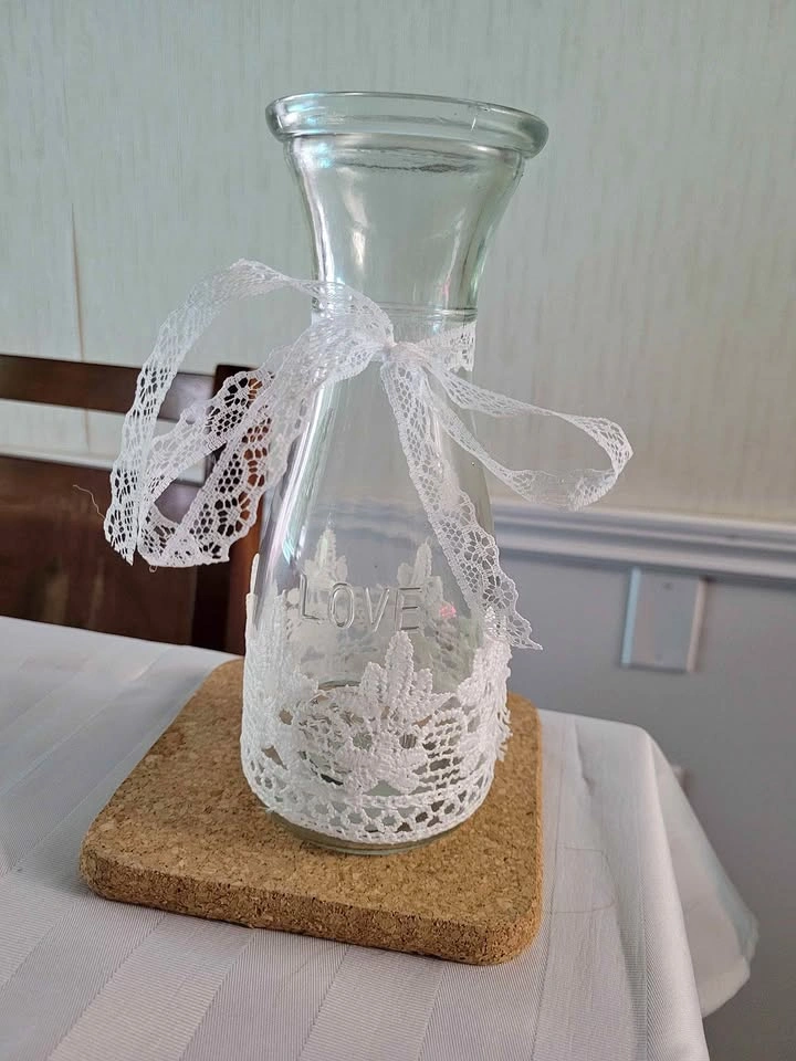 8 milk " LOVE" vases