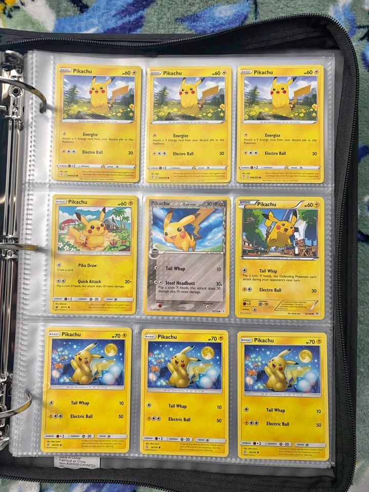 Pokémon Pikachu Trading Card Lot