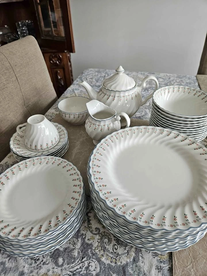 46 piece Vintage Porcelain Dinner set