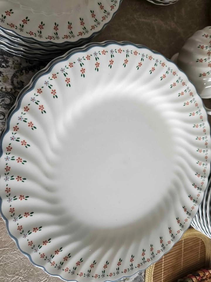 46 piece Vintage Porcelain Dinner set - photo 2