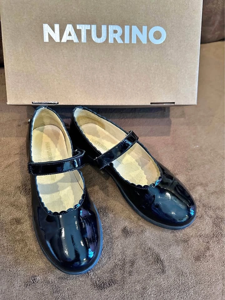 Girl’s Naturino Black Patent Leather Mary Jane Shoes - Size 2