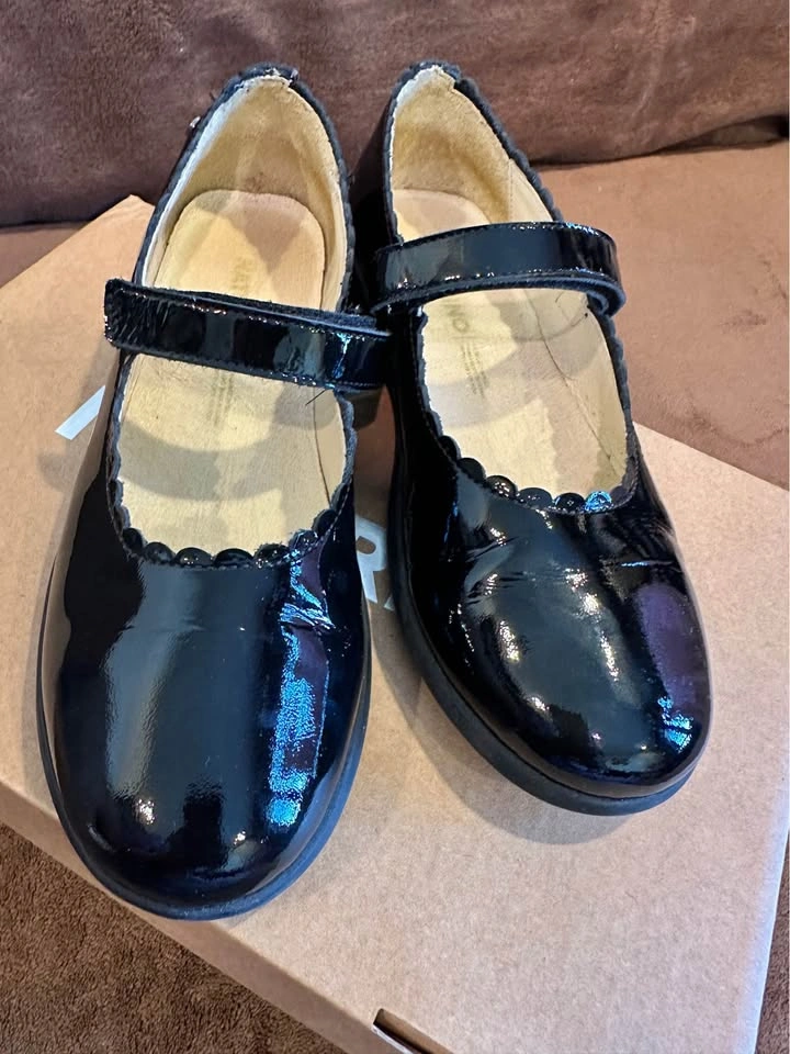 Girl’s Naturino Black Patent Leather Mary Jane Shoes - Size 2 - photo 2