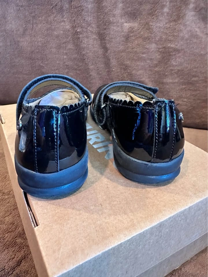 Girl’s Naturino Black Patent Leather Mary Jane Shoes - Size 2 - photo 3