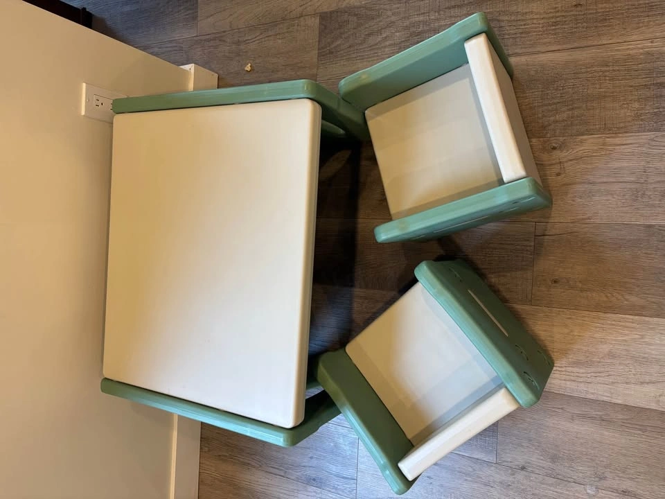 Kids Table and Chairs - photo 2