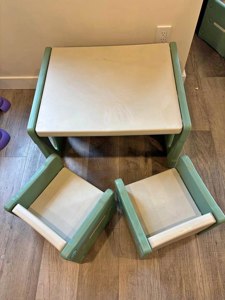 Kids Table and Chairs