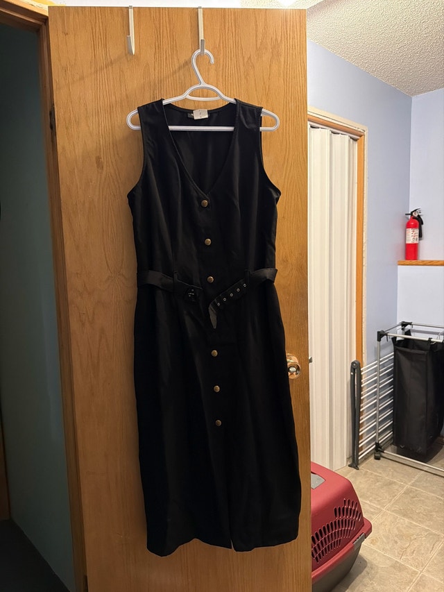 Black Sleeveless Belted Dress