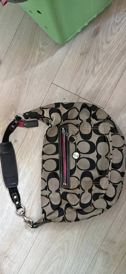 Coach Signature Hobo (khaki/black canvas C monogram)