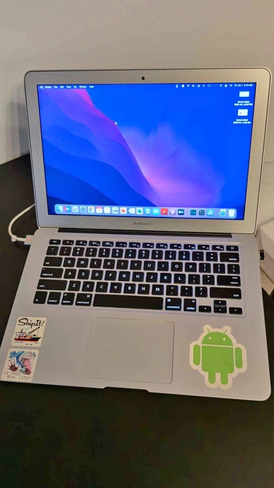 2015 MacBook Air 13" (4GB RAM / 128GB) – No Charger / For Parts