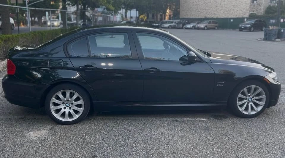 2011 BMW 3 Series · 328i xDrive Sedan 4D - photo 4