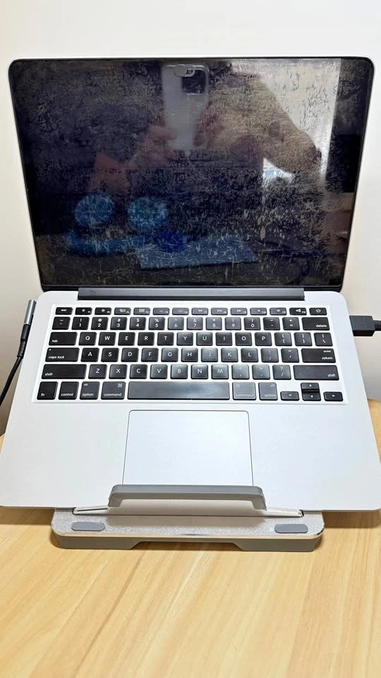 Apple MacBook Pro 13" (No Working Screen) - 8GB RAM, 2015