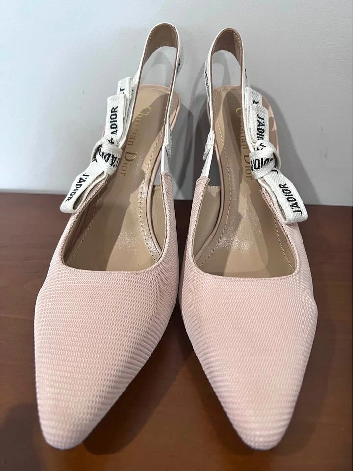 D slingback pumps