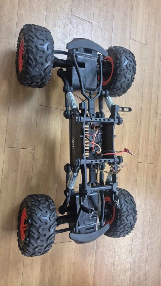 4x4 RC Rock Crawler Chassis with Bronco Body - photo 2