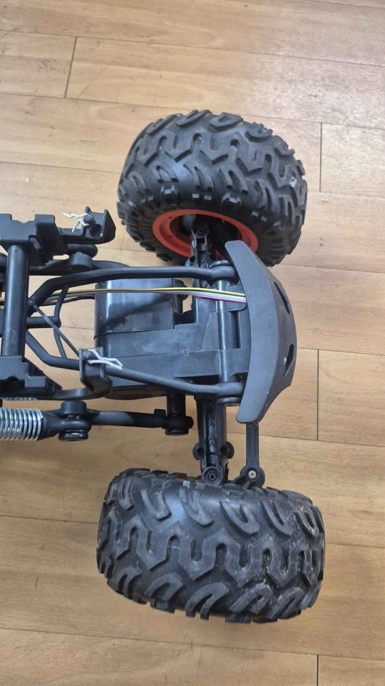 4x4 RC Rock Crawler Chassis with Bronco Body - photo 3