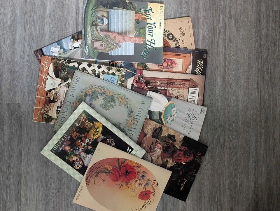 Lot of 11 Decorative Painting and Folk Art Instruction Books - photo 2