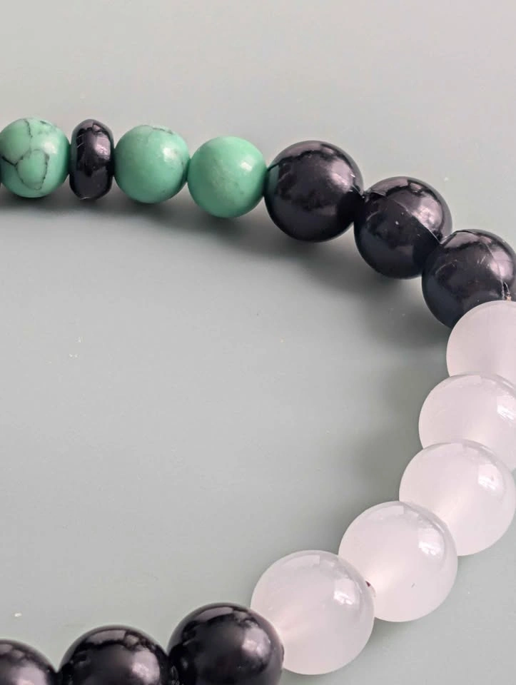 Adjustable Howlite, Onyx, and Moonstone Bead Bracelet - photo 2